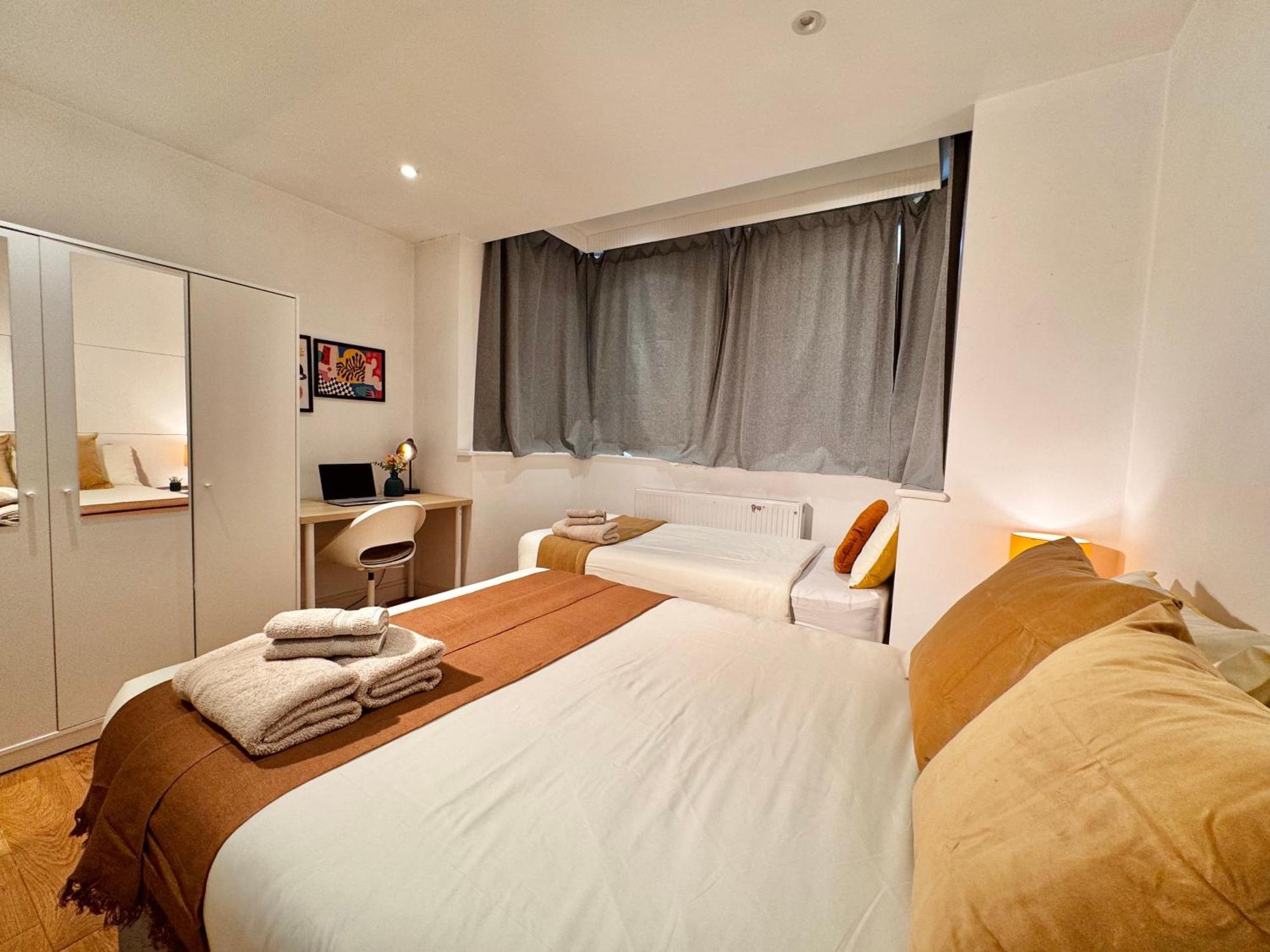 En-Suites With Free Parking 30Min To Central London Exterior photo