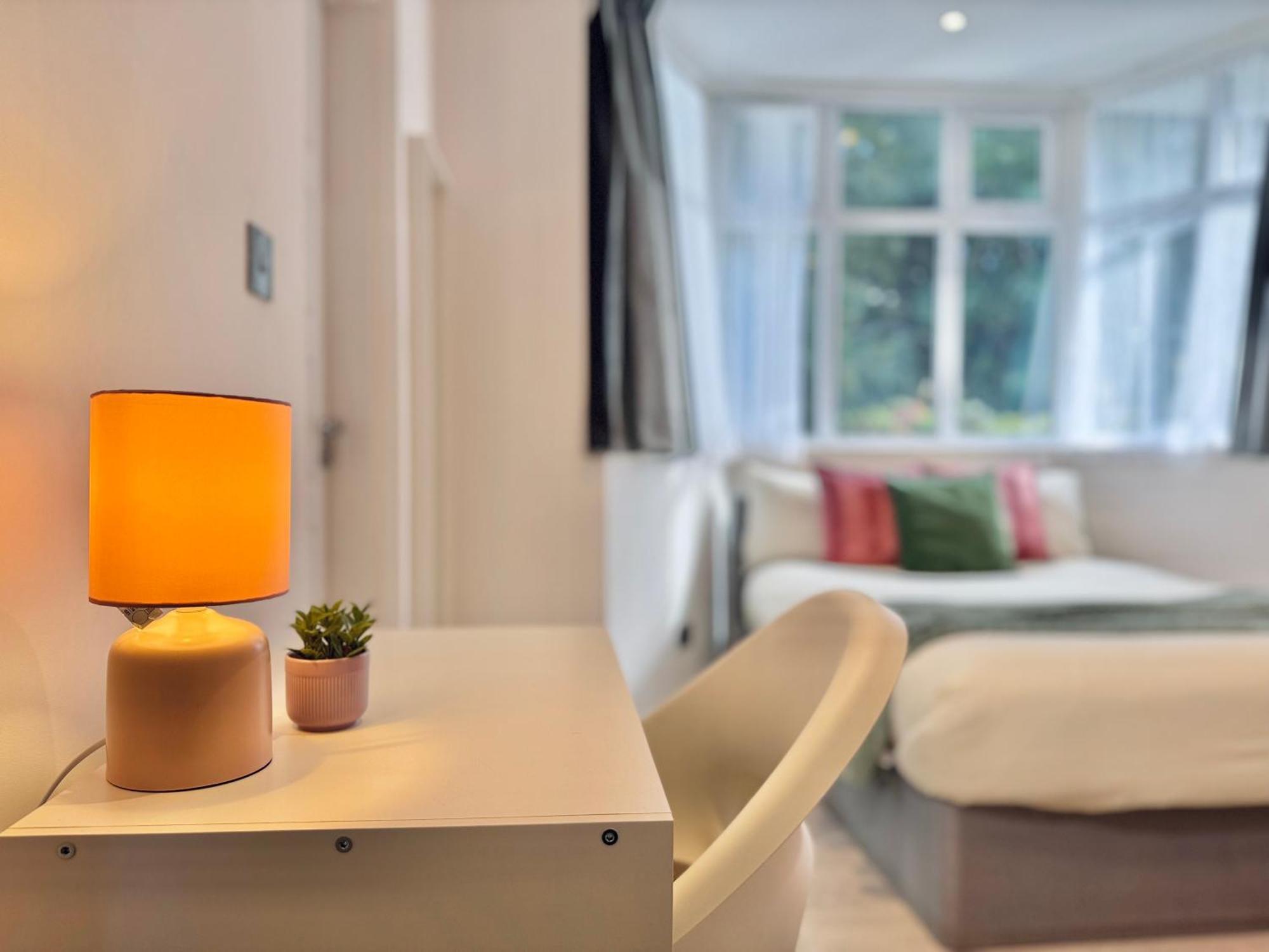 En-Suites With Free Parking 30Min To Central London Exterior photo