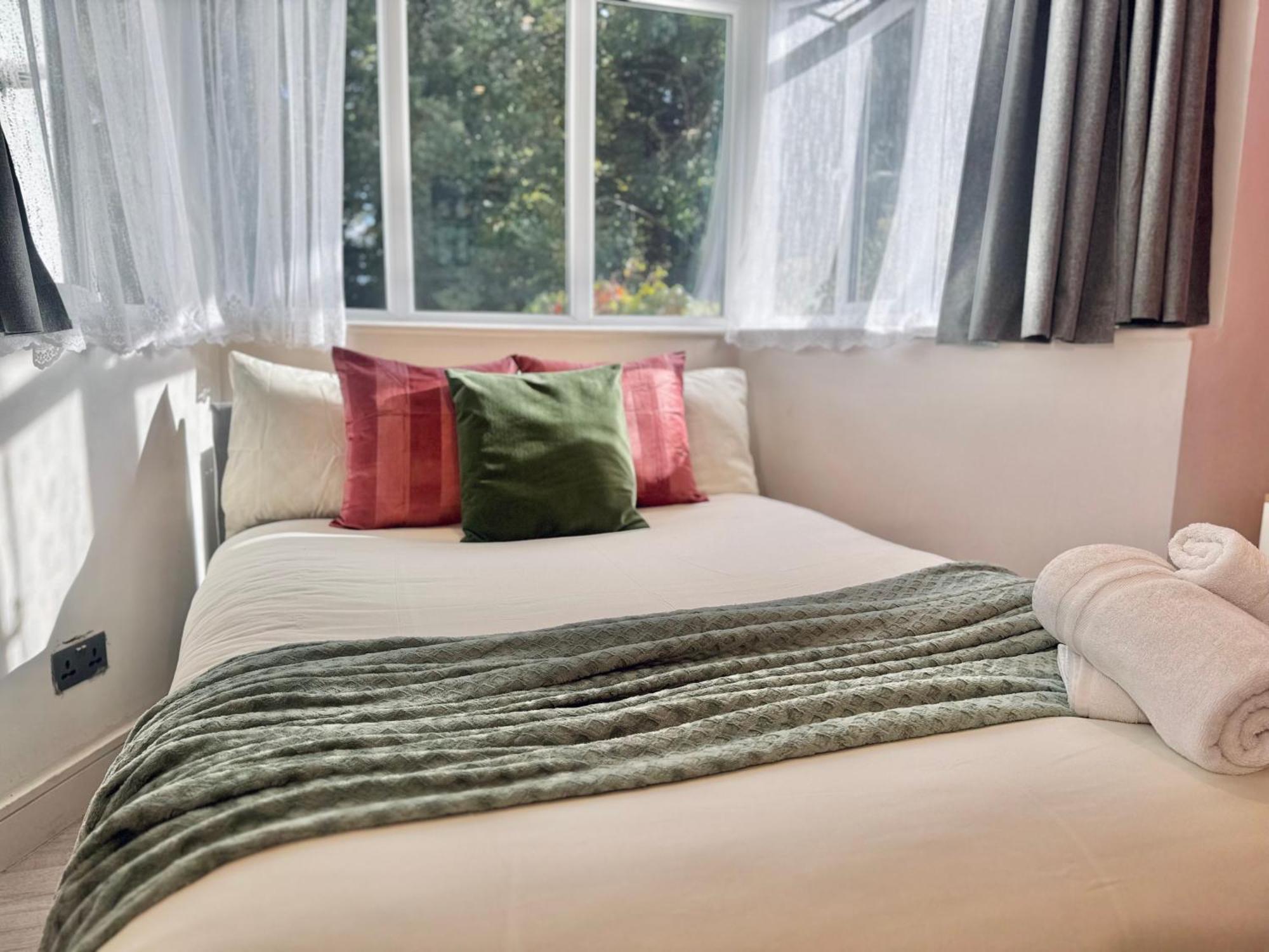 En-Suites With Free Parking 30Min To Central London Exterior photo